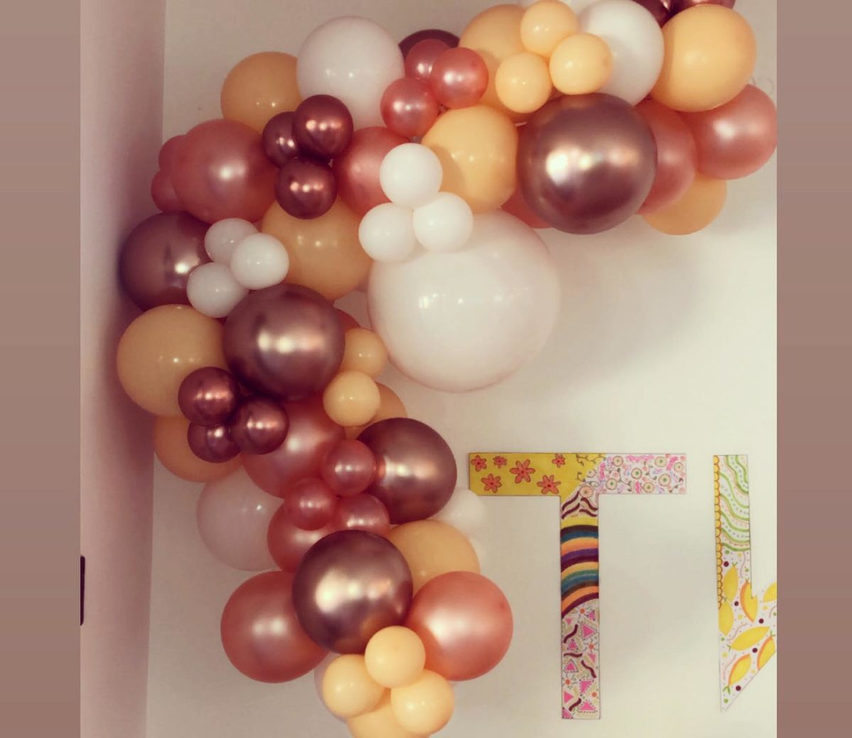 Balloon garlands, Balloons | Starlight Christmas and Party Superstore