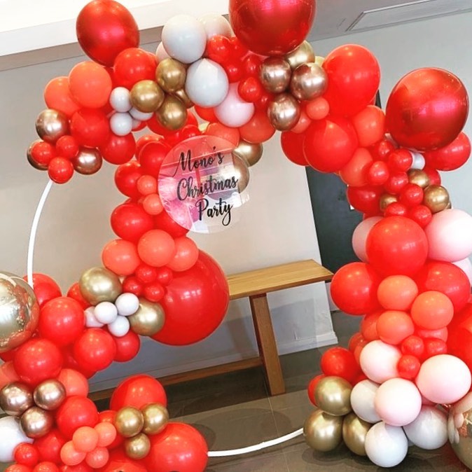 Backdrop, Balloon garlands | Parties Made Pretty